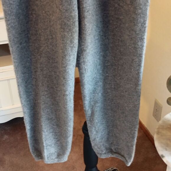 Monroe Cashmere Jogger Pants.Cashmere. - Picture 4 of 10